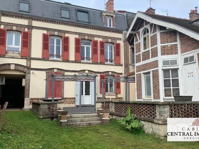 Ensemble immobilier proche gare de Romilly sur Seine