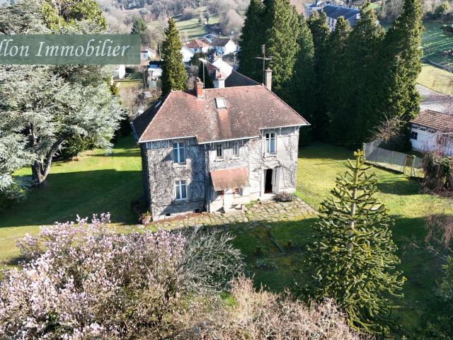 Maison bourgeoise indépendante de 1928, 3 chambres + combles,220m2 hab sur 4366m2 de terrain, + maison anne