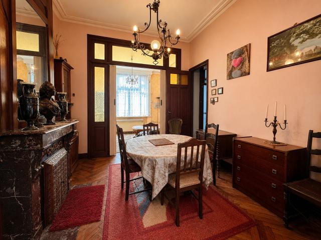 Maison bourgeoise mitoyenne 8 pièces, 4 chambres avec jardin