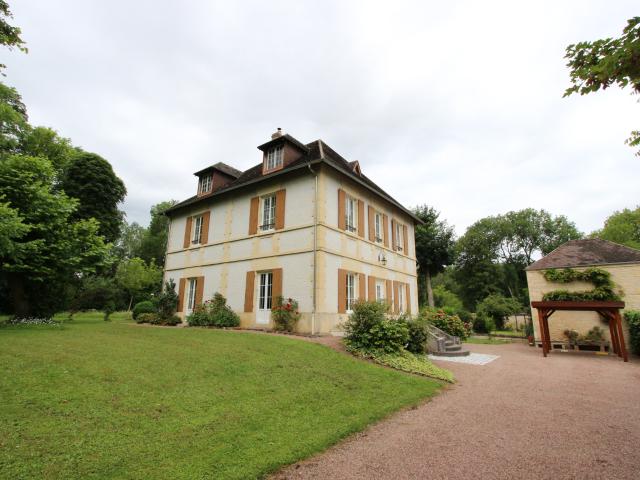 Maison bourgeoise POUGUES LES EAUX