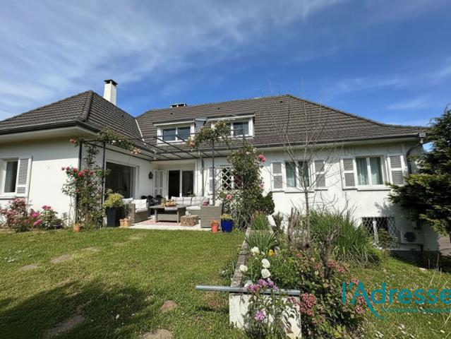 MAISON BOURGEOISE PLAIN PIED de 264 m² sur un terrain de 15 ares