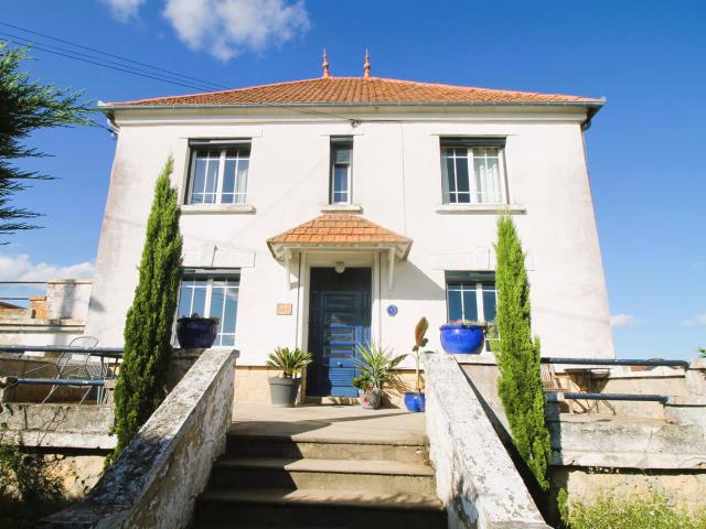 Maison bourgeoise rénovée, à vendre, dans ville tous commerc. 138m² Gourdon