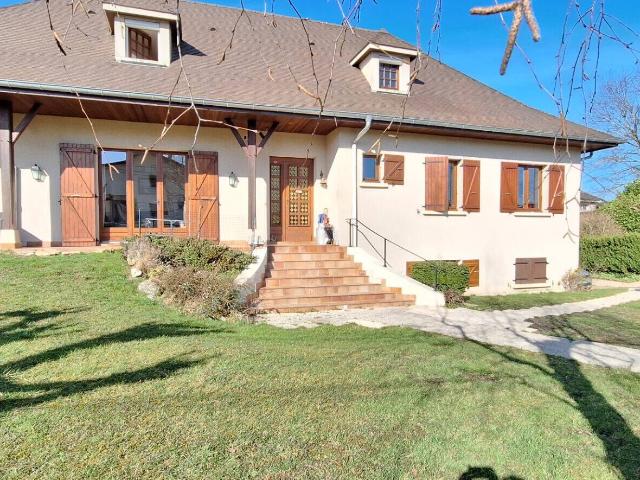 Maison Bourgeoise spacieuse de 171 m2, 5 ch à vendre à Bour
