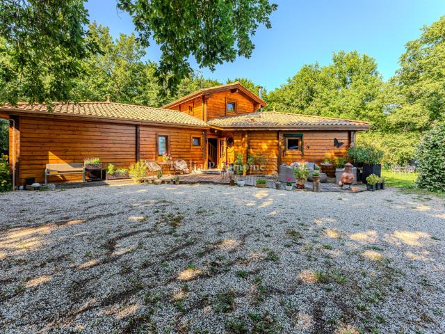 Maison bois 150m2 sur parcelle de 5 600m2 150m² Rauzan