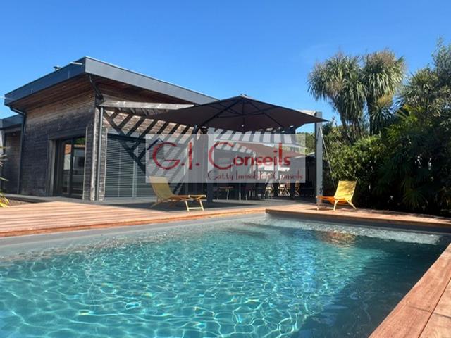 MAISON BOIS ARCHITECTE D'EXCEPTION AVEC PISCINE CHAUFFEE