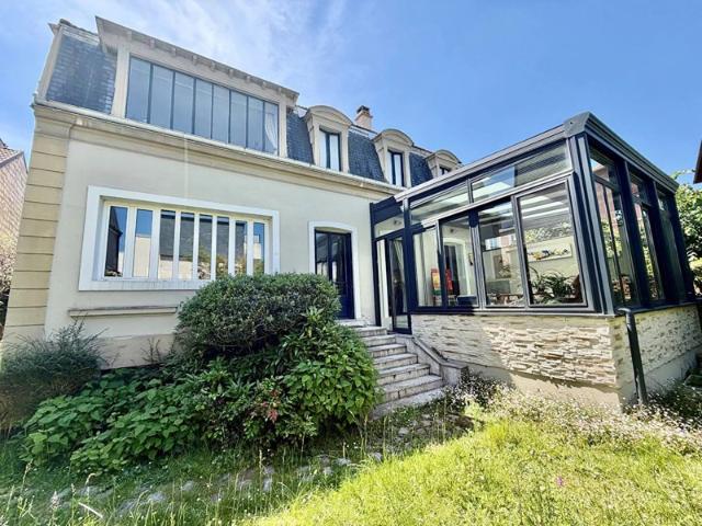 Maison Bois Colombes mairie 7 pièce s 230 m2