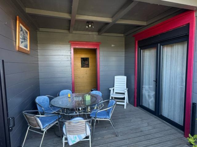MAISON BOIS MASSIF, NORMES PMR, 2 CHAMBRES, TRES BELLE CO