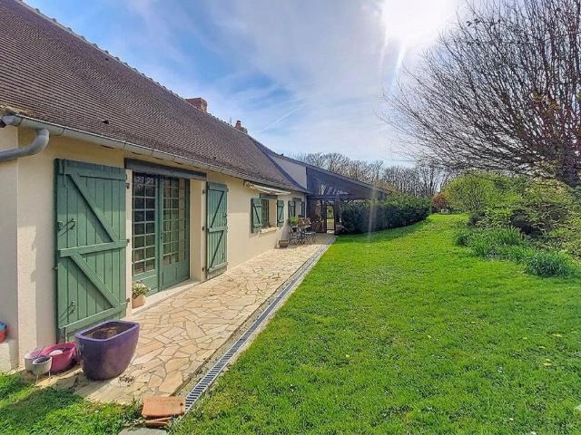 Maison, batiment et 11 ha de terres agricoles 130m² Prissac