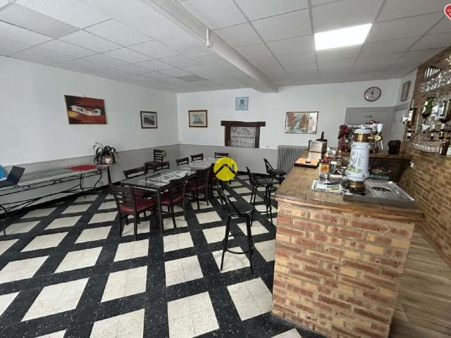 Maison + BAR licence IV + Parking