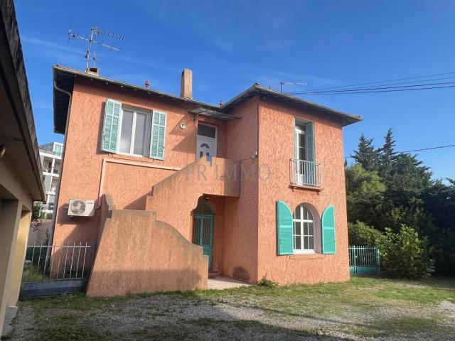 Maison Base Naure Port Fréjus, divisée en deux appartements. 117m² Fréjus
