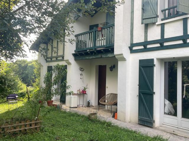 Maison basque au coeur d'un cadre buccolique