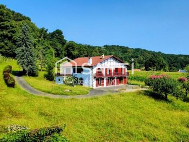 Maison basque de 336 m². 2 logements indépendants