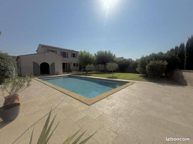 Maison bastide avec vue imprenable sur le Luberon | Terrasse, jardin et piscine à Maubec