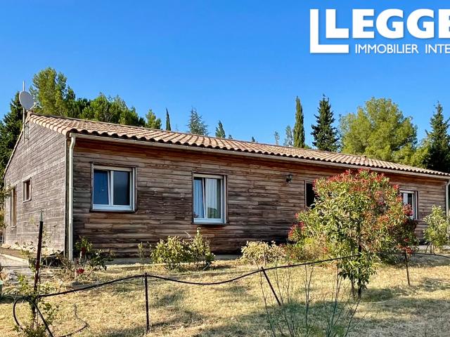 Maison BBC en bois de plain pied, 2 chambres, 2 salles de bains, garage, jardin, adaptée PMR