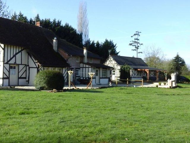 Maison Beuvron En Auge, 2 maisons 170 m² et 65 m² + 1 dépendance, total 6 ch, 5933 m²