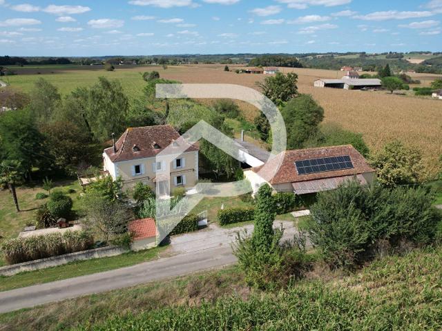 Maison Béarnaise de 152 m² et dépendances sur un parc de 3 1. 152m² Hagetaubin