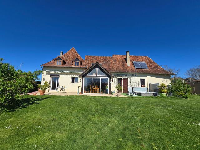 Maison Béarnaise de 183 m² sur un parc de 1635 m². 183m² Mazerolles