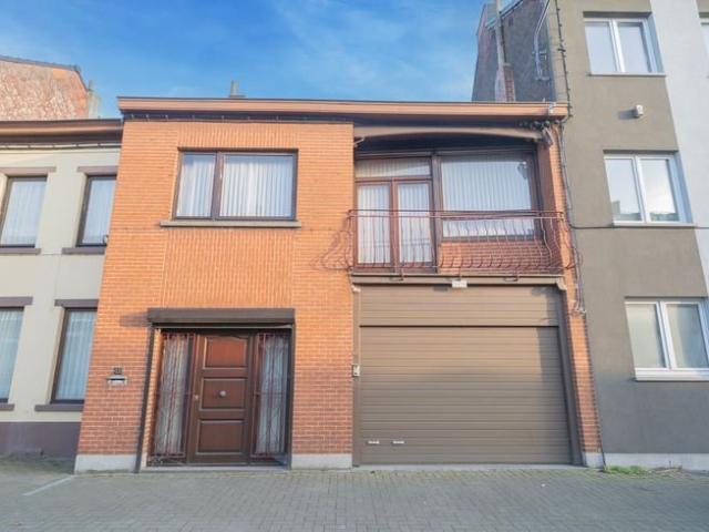 Maison bel étage 2 chambres avec entrepôt de + 300 m²