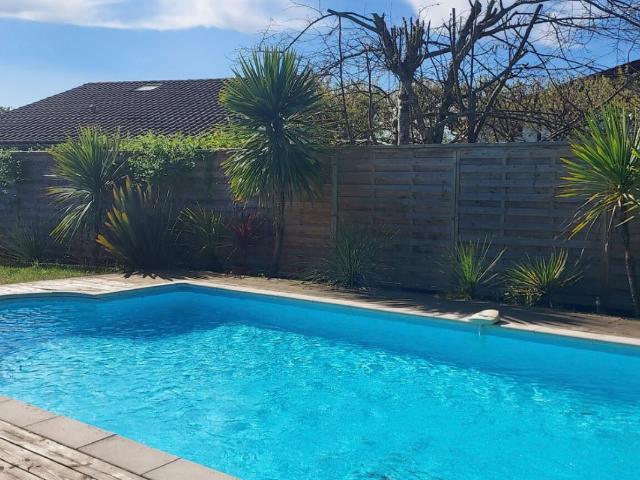 Maison Biscarrosse 114 m2 avec 4 chambres et piscine