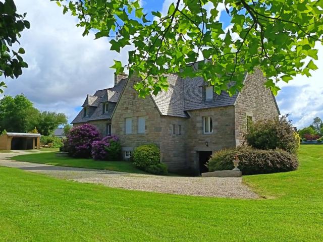 Maison Bretonne De Charme 310 m² Avec 2 Hectares, Landivisi. 310m² Landivisiau