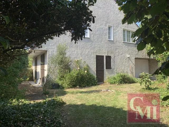 Maison garage dans jolie résidence avec lac, piscine et aire de jeux