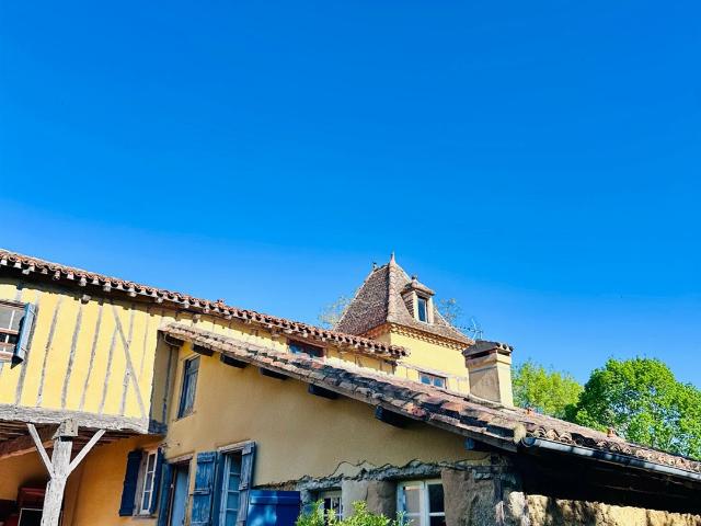 Maison gasconne avec pigeonnier et ses dépendances sur + de. 204m² Gimont