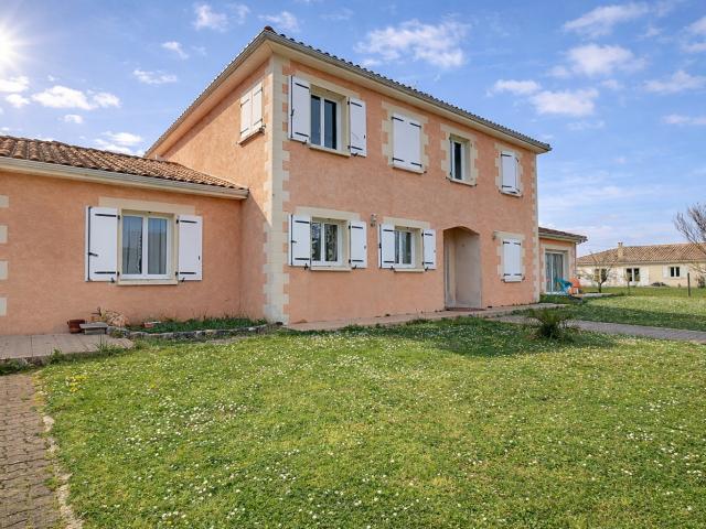 Maison Gensac La Pallue 10 pièces 288 m2