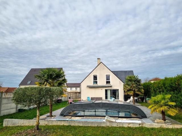 Maison Gidy 157 m2 5 chambres avec piscine 1000m2 de terrain