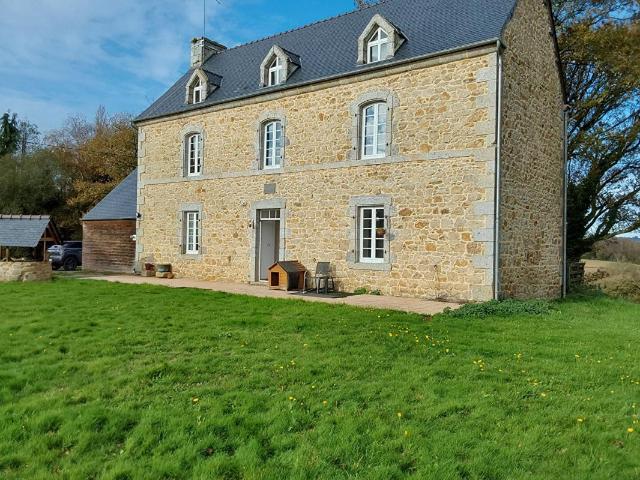 Maison Glomel 5 pièce s 171 m2