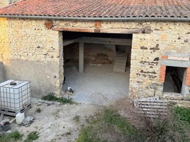 Maison / Grange à saisir à Espirat