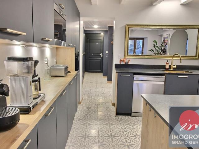 Maison Grilly 7 pièce s 188 m2
