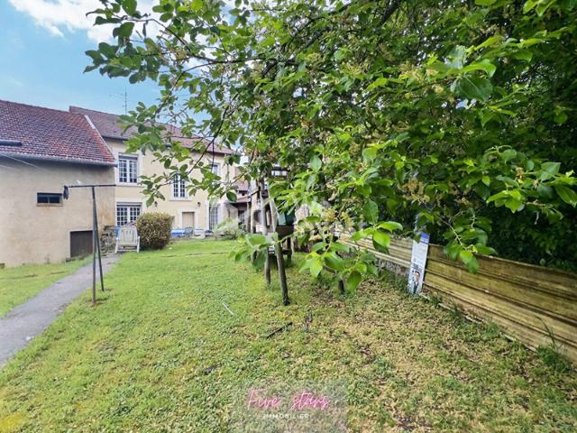 Maison gros volumes, 5 chambres, grange et jardin