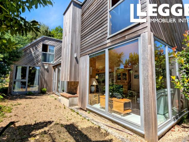 Maison d’architecte avec 5 chambres, jardin, garage et vue dégagée à 3 minutes des plages – Plestin les Grèves