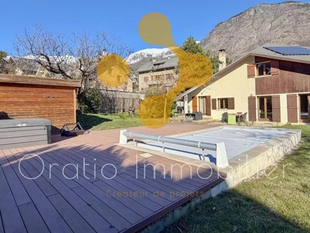 Maison d’architecte avec piscine – 191 m² /Terrain 1 500 m² /Saint Jean de Maurienne
