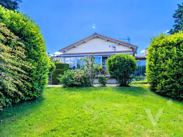 Maison d’architecte avec vue sur les Monts du Lyonnais – Avernay / Saint Just Saint Rambert – 287 000 € FAI