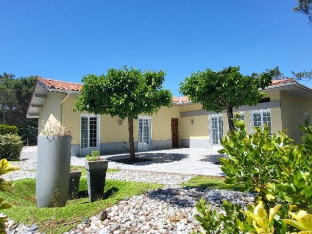 Maison d’architecte à 300 m de la plage – Quartier calme et. 138m² Mimizan