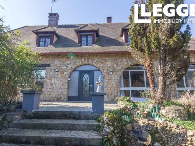 Maison d’architecte en bord de rivière à Nonancourt, lumineuse et écologique