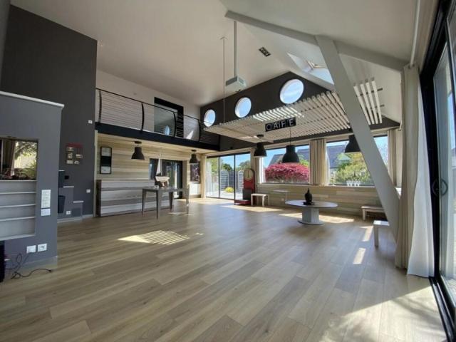 Maison d’architecte PMR 248 m² sur sous sol 4 chambres 10