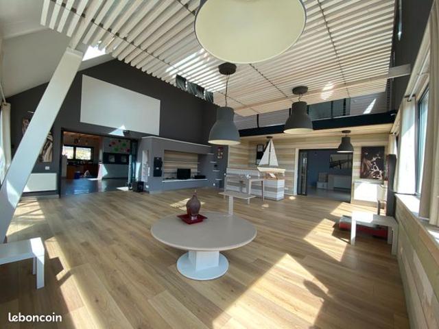 Maison d’architecte 2009 – 248 m² sur sous sol – Terrain 690 m²
