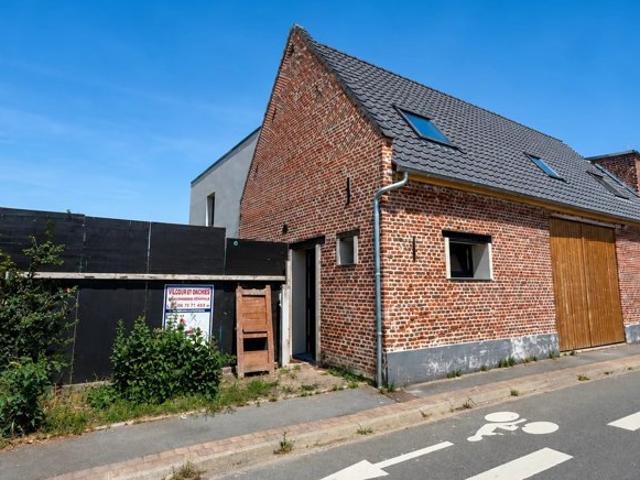 Maison d’environ 150 m² habitables en cours de rénovation sur une parcelle d’environ 310 m²