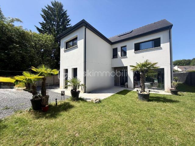 Maison d’exception contemporaine 208 m² — Piscine chauffée — Prestations haut de gamme