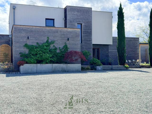 Maison d’exception sur la côte roannaise 170 m2 de prestations haut de gamme sur 2 800 m2 de terrain clos