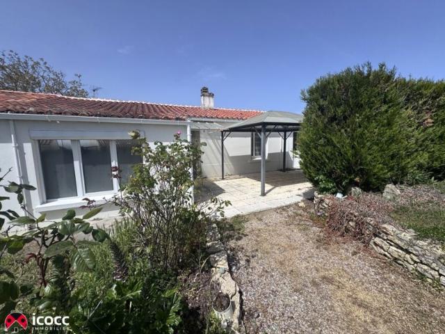 Maison d' habitation en centre ville, zone blanche du pprl,composéd' un salon, séjour, 2 chambres, garage, bureau sur un terrain de 688 m2
