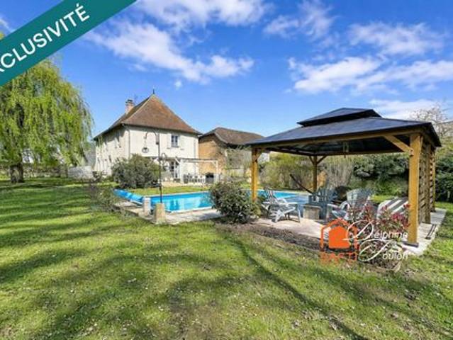 Maison d’habitation avec dépendances et piscine