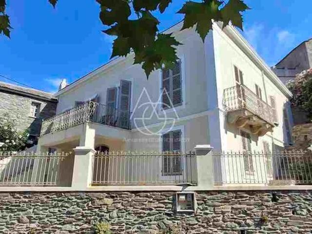 Maison d'Américain au Cap Corse inclut un petit gîte entièrement autonome et indépendant