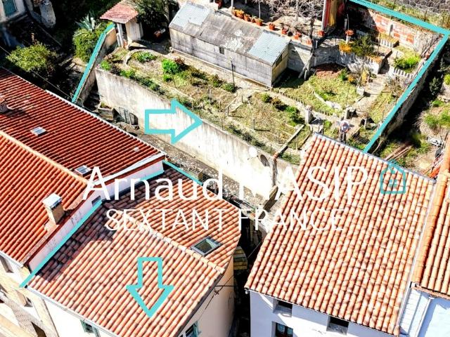 MAISON D'ANGLE, 97M² HAB, JARDIN SURELEVE NON ATTENANT, JOLIE VUE, PROCHE COMMODITES