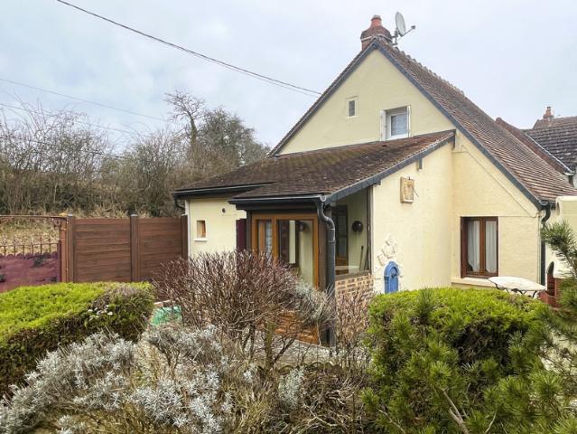 Maison dans un village de campagne à 5 minutes de Prémery