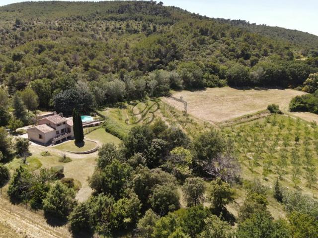 Maison dans cadre idyllique avec piscine à Grambois