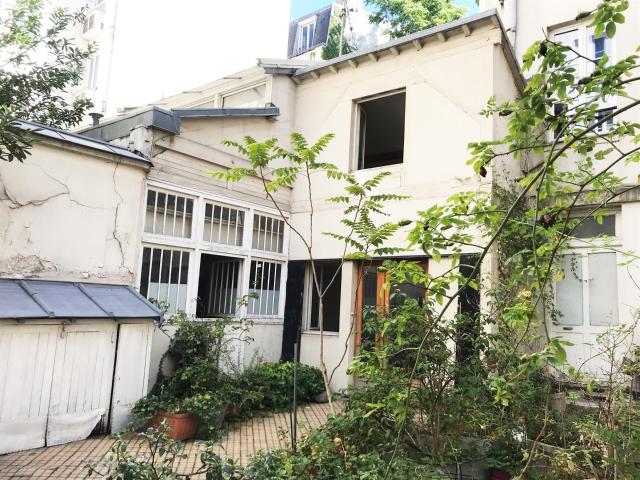 Maison dans cour calme de 126 m2. Local commercial, 75017 126m² Paris 17ème