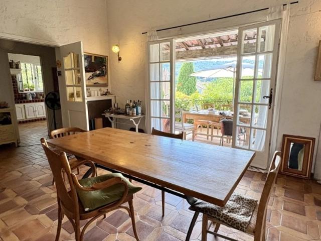 Maison dans le Village avec Jardin, Garage et Studio indépendant